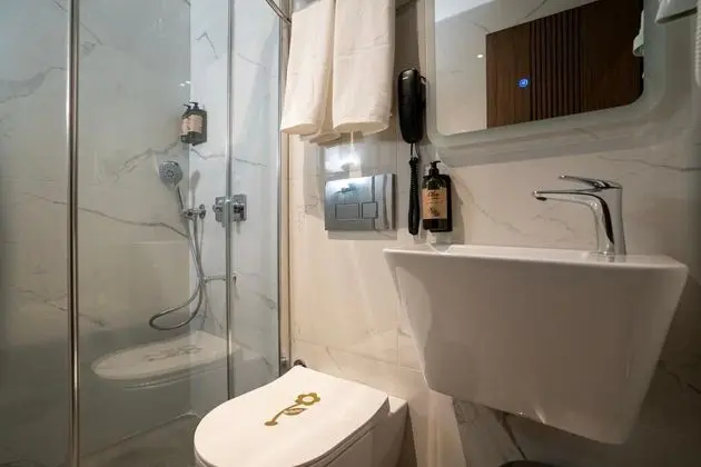 Triple,Şehir Manzaralı