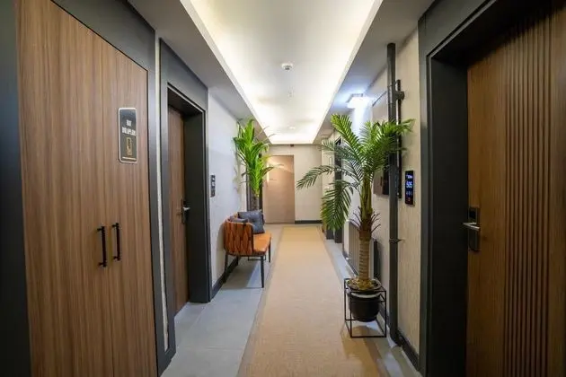 Triple,Şehir Manzaralı