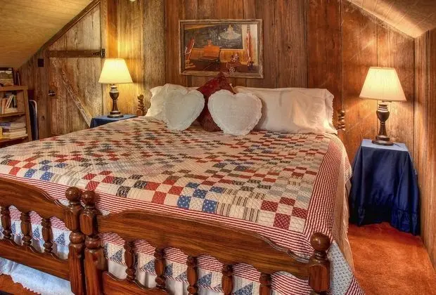 Honeymoon Oda, Birden Çok Yatak, Sigara İçilmez (Hillside Hideaway)