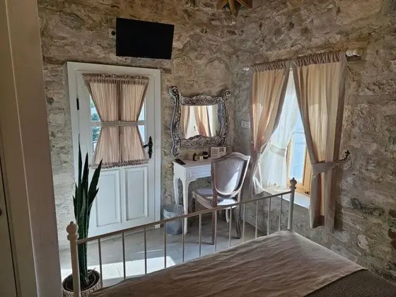 Standart Taş Oda, Havuz Manzaralı, Balkonlu