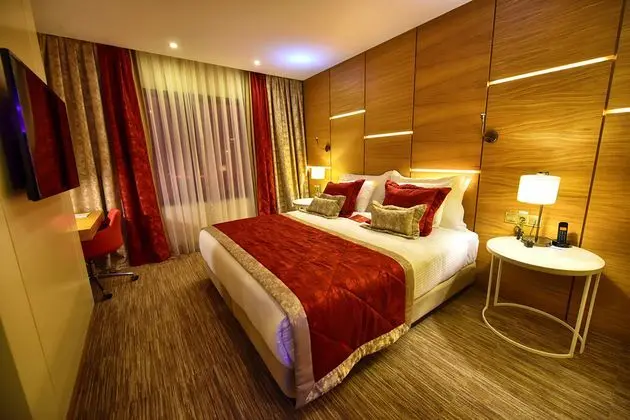 Corner Suit (İptal Edilemez)