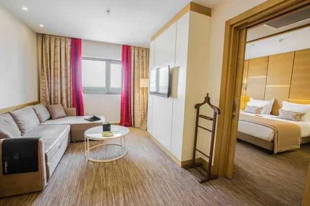 Corner Suit (İptal Edilemez)