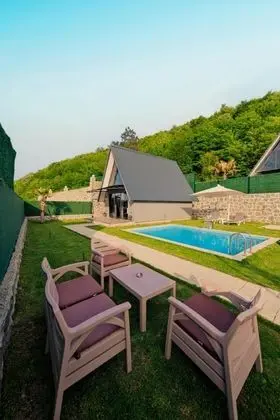Bungalow, Göl Manzaralı, Isıtmalı Özel Havuzlu
