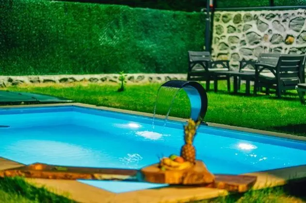 Bungalow, Göl Manzaralı, Isıtmalı Özel Havuzlu