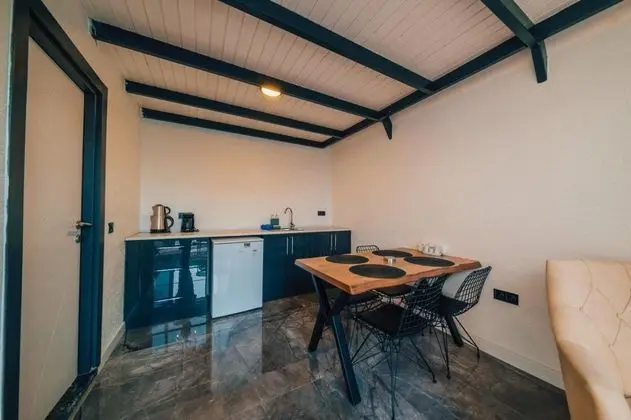 Bungalow, Göl Manzaralı, Isıtmalı Özel Havuzlu