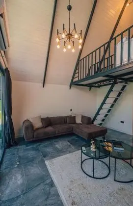 Bungalow, Göl Manzaralı, Isıtmalı Özel Havuzlu