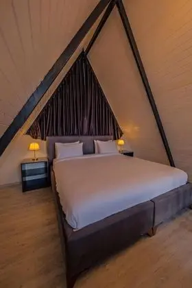 Bungalow, Göl Manzaralı, Isıtmalı Özel Havuzlu