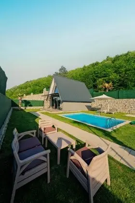 Bungalow, Göl Manzaralı, Isıtmalı Özel Havuzlu
