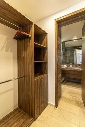 Giysi Dolabı