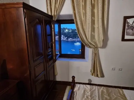 Tek Büyük veya İki Ayrı Yataklı Oda, Deniz Manzaralı