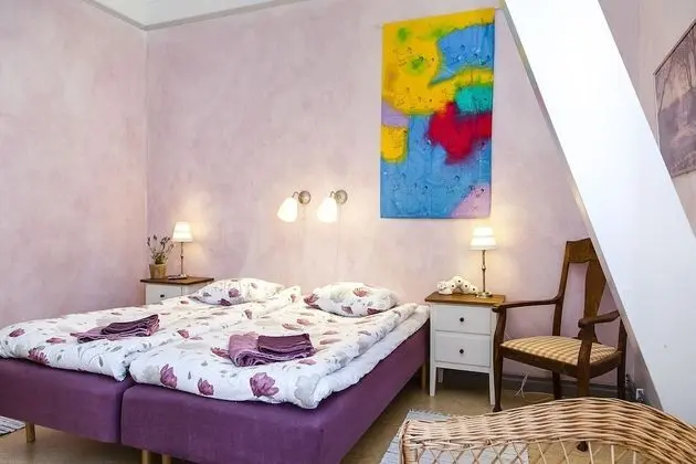 İki Ayrı Yataklı Oda, Ortak Banyo