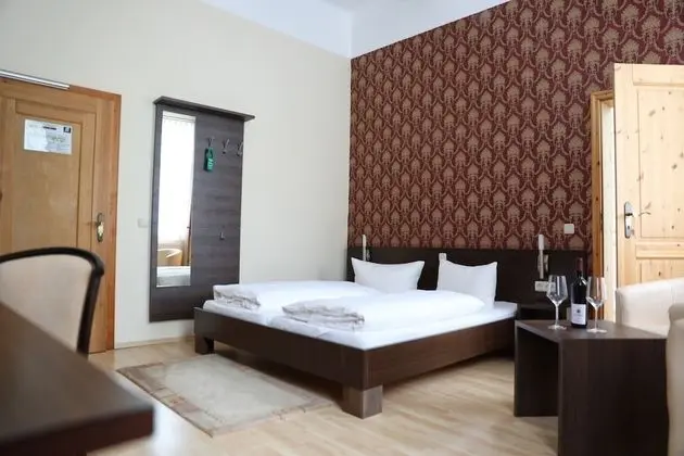 Exclusive Tek Büyük Yataklı Oda
