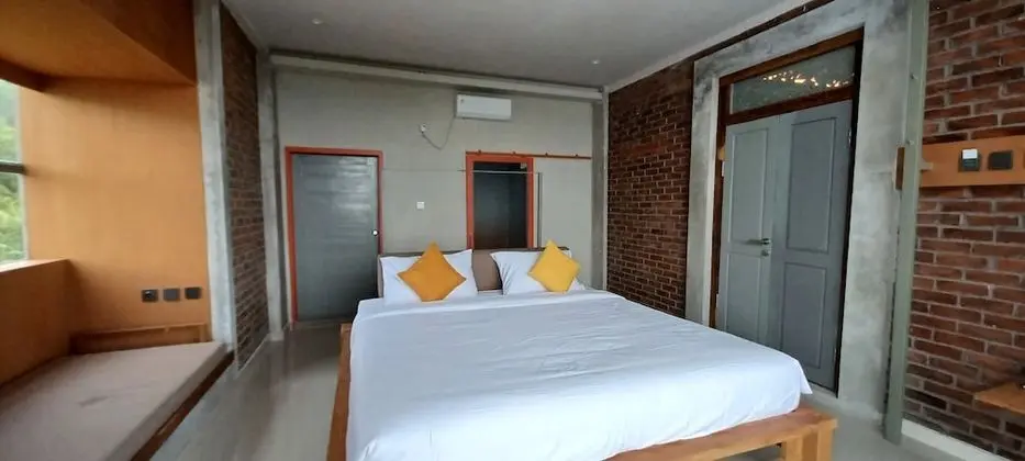 Mahogany Panoramic View Room