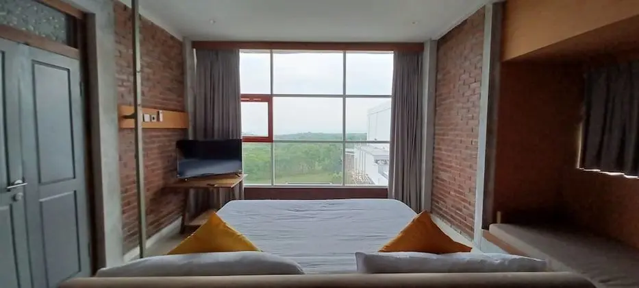 Mahogany Panoramic View Room