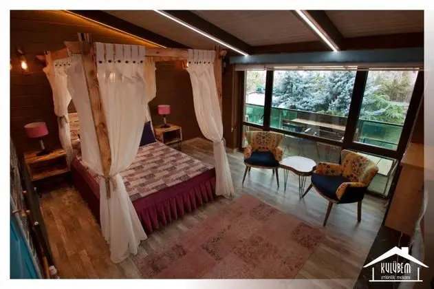 Deluxe Çift Kişilik Oda, Havuz Manzaralı, Balkonlu
