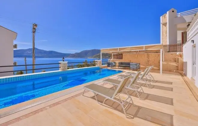 Özel Havuzlu Villa, Deniz ve Dağ Manzaralı, Şömineli ve Balkonlu