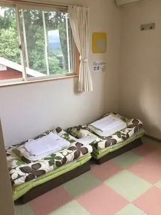İki Ayrı Yataklı Oda, Ortak Banyo