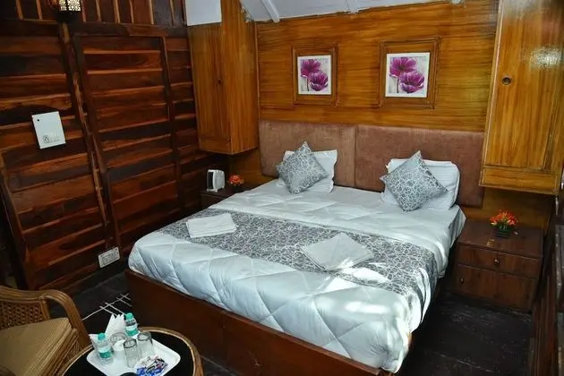 Luxury Oda