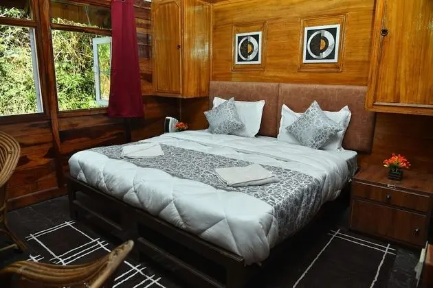 Luxury Oda