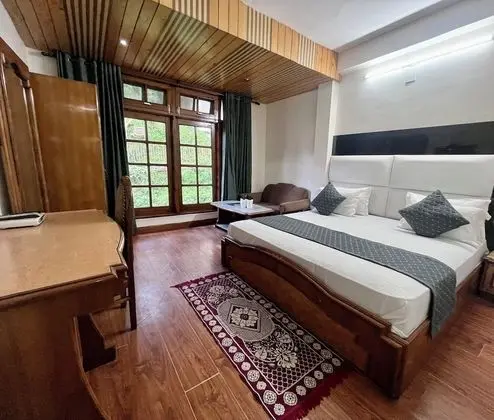 Deluxe Tek Büyük Yataklı Oda
