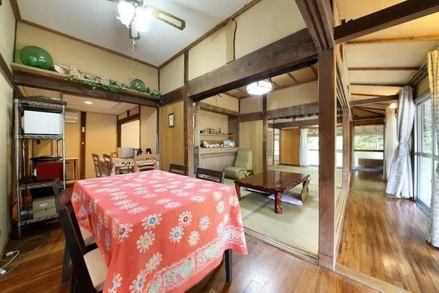 Ev (Private Vacation)