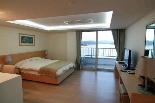 [Breakfast & Sauna PKG] Family Deluxe: Breakfast and Sauna for 2