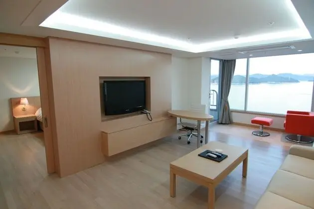 [Breakfast & Sauna PKG] Suite Deluxe: Breakfast and Sauna for 2