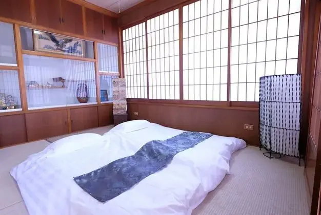 Ev, Birden Çok Yatak Odası (8 Bedrooms)