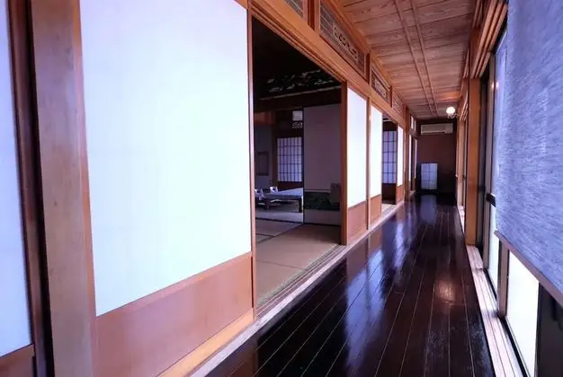 Ev, Birden Çok Yatak Odası (8 Bedrooms)