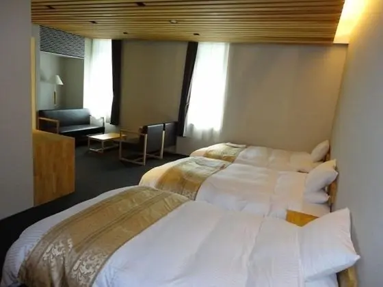 Üç Kişilik Oda, Sigara İçilmez (Standard Kaiseki)