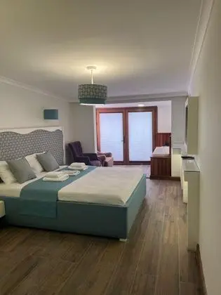 Deniz Manzaralı Deluxe Balkonlu Oda