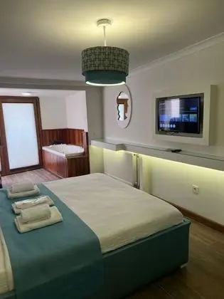 Deniz Manzaralı Deluxe Balkonlu Oda