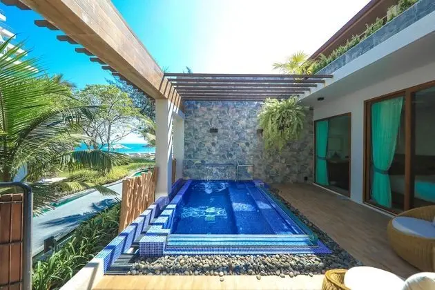 Private Pool Suite