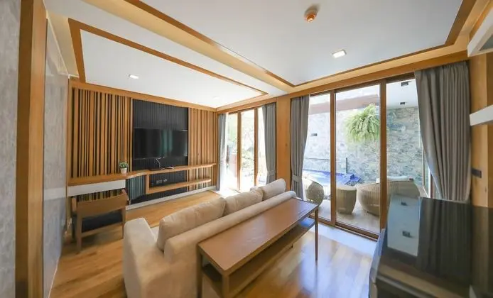 Private Pool Suite