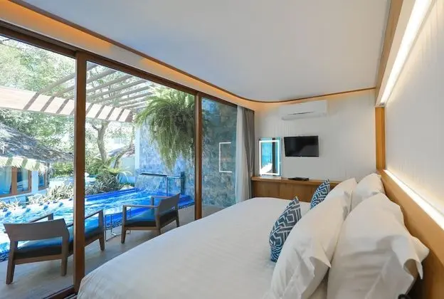 Private Pool Suite