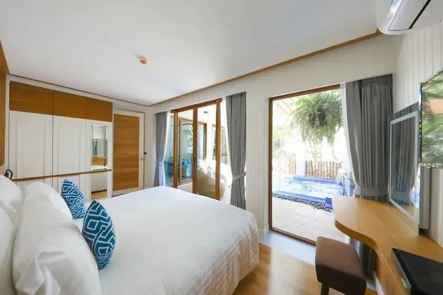 Private Pool Suite