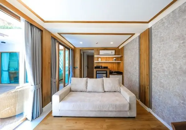 Private Pool Suite