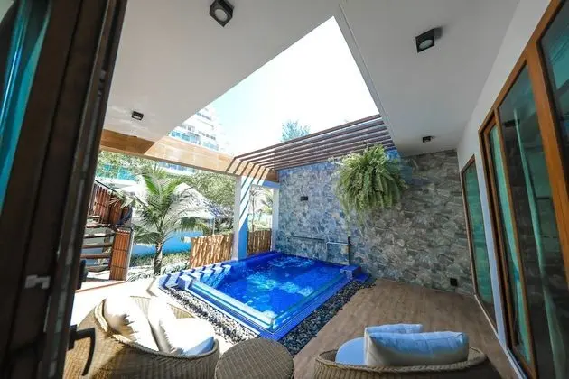 Private Pool Suite