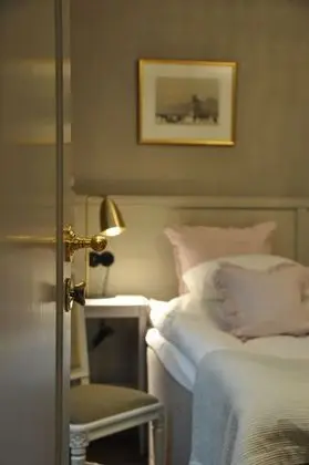 Small Double Room (140 cm bed)
