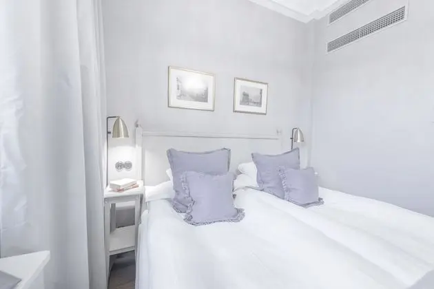 Small Double Room (140 cm bed)