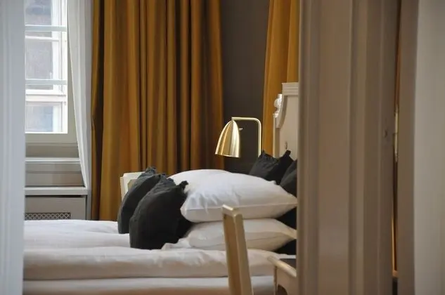 Small Double Room (140 cm bed)