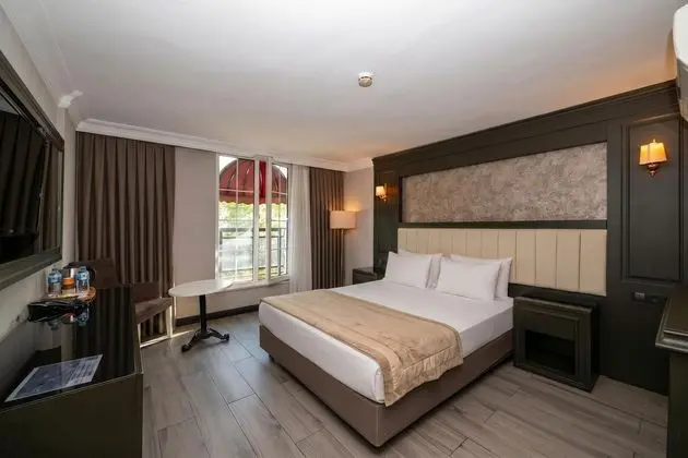 Çift Kişilik, Şehir Manzaralı