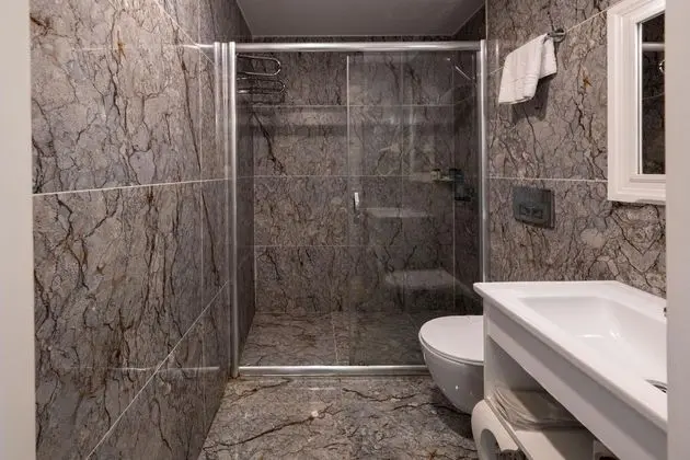 Corner Room, Şehir Manzaralı