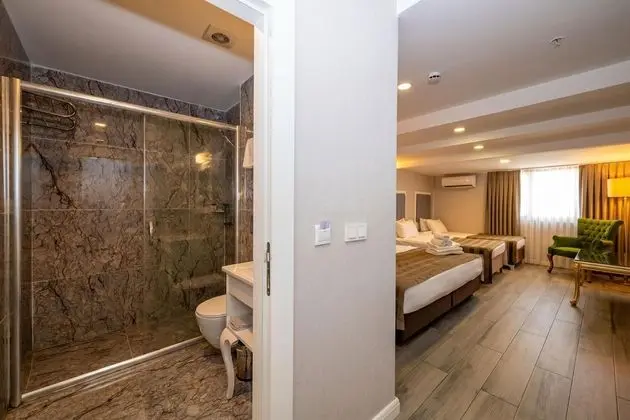 Corner Room, Şehir Manzaralı