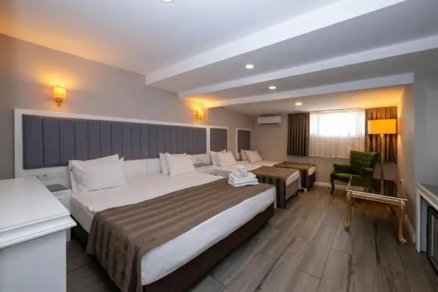 Corner Room, Şehir Manzaralı