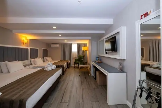 Corner Room, Şehir Manzaralı