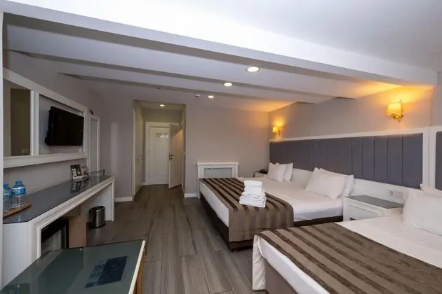Corner Room, Şehir Manzaralı