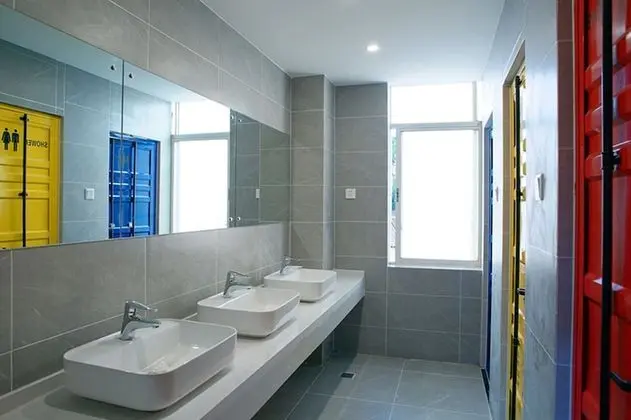 Basic Ortak Ranzalı Oda, Sadece erkekler için, Ortak Banyo