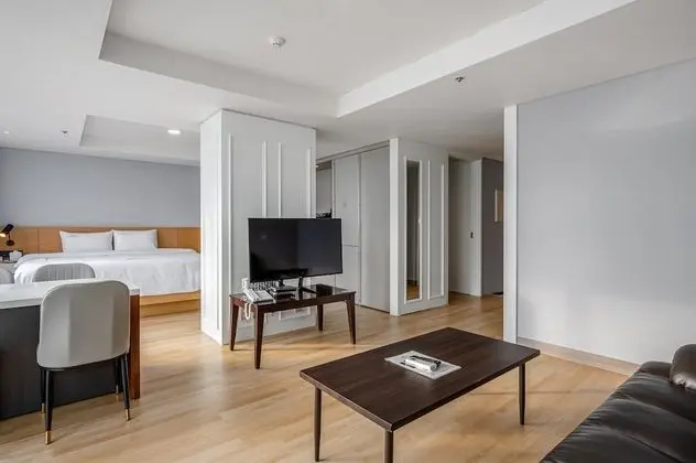 Executive Suite (No View)