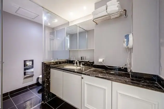 Executive Suite (No View)